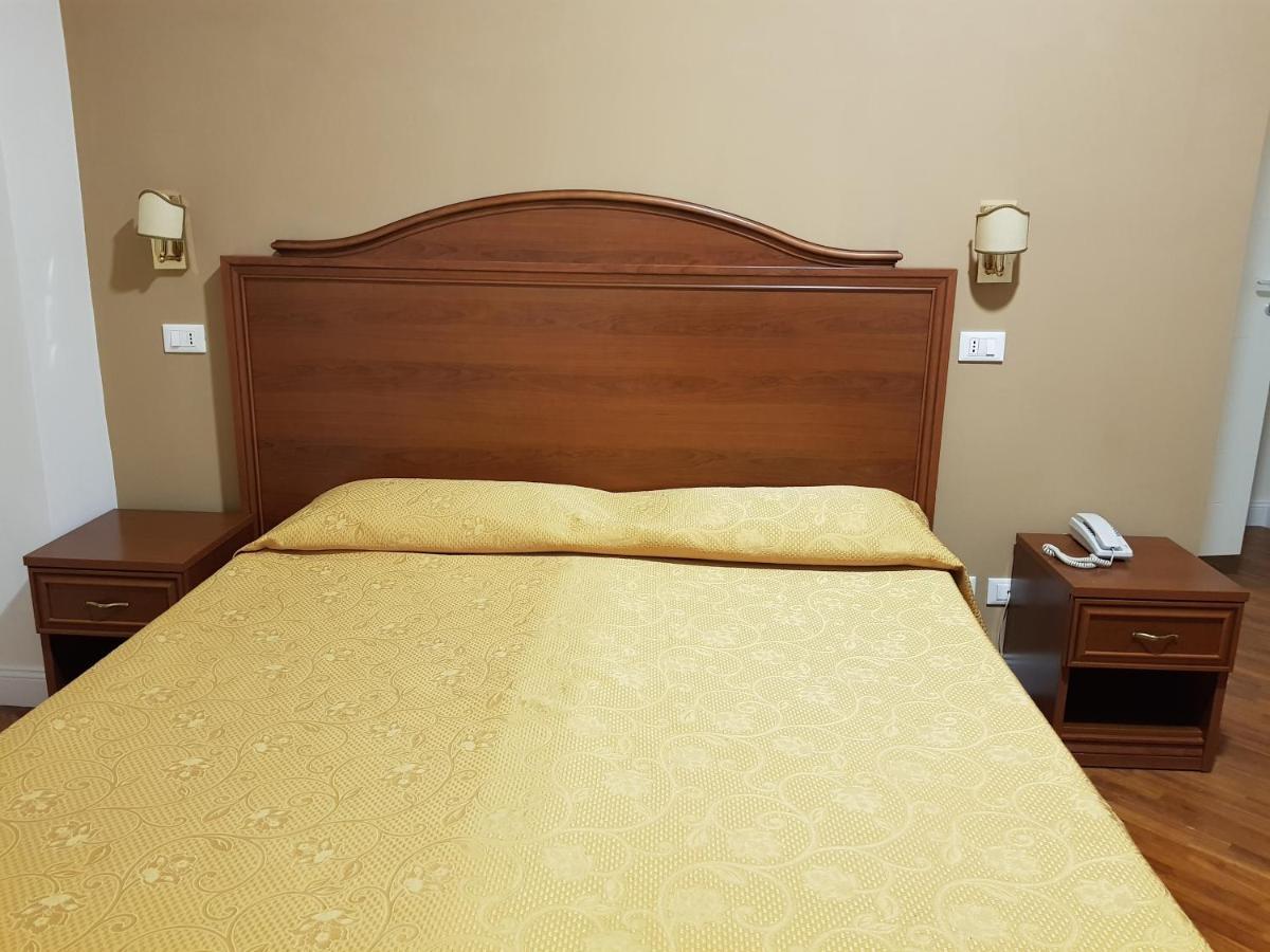 Hotel Villa Aricia Арічча Екстер'єр фото
